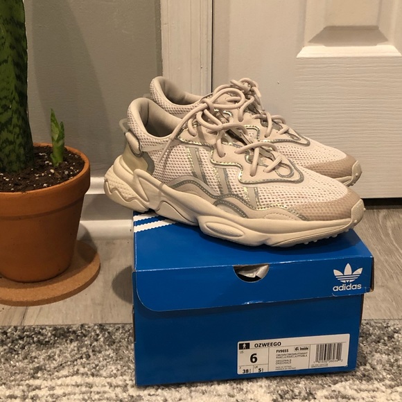 Adidas Ozweego - Picture 4 of 5